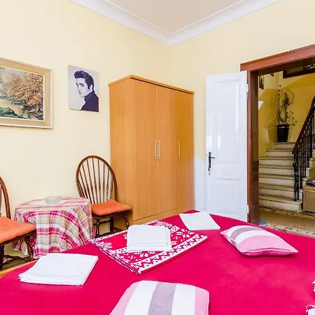 Ivana - Double With Shared Bathroom No.1 *